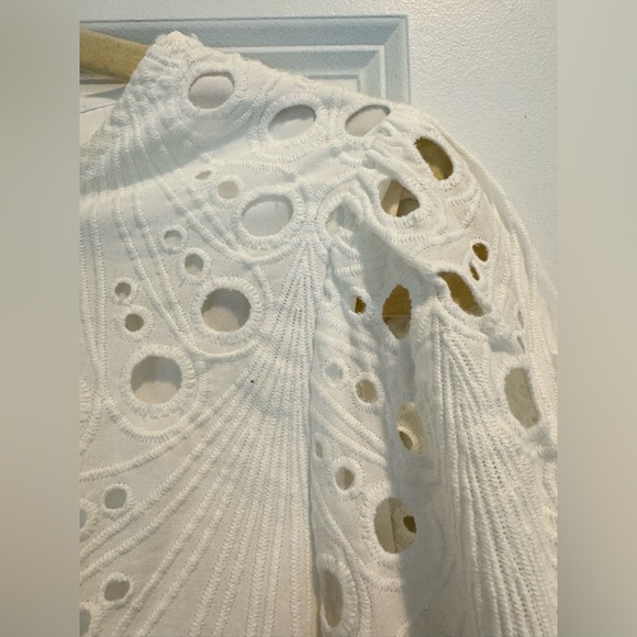 Gigi White Eyelet Top, size medium - Picture 4 of 7